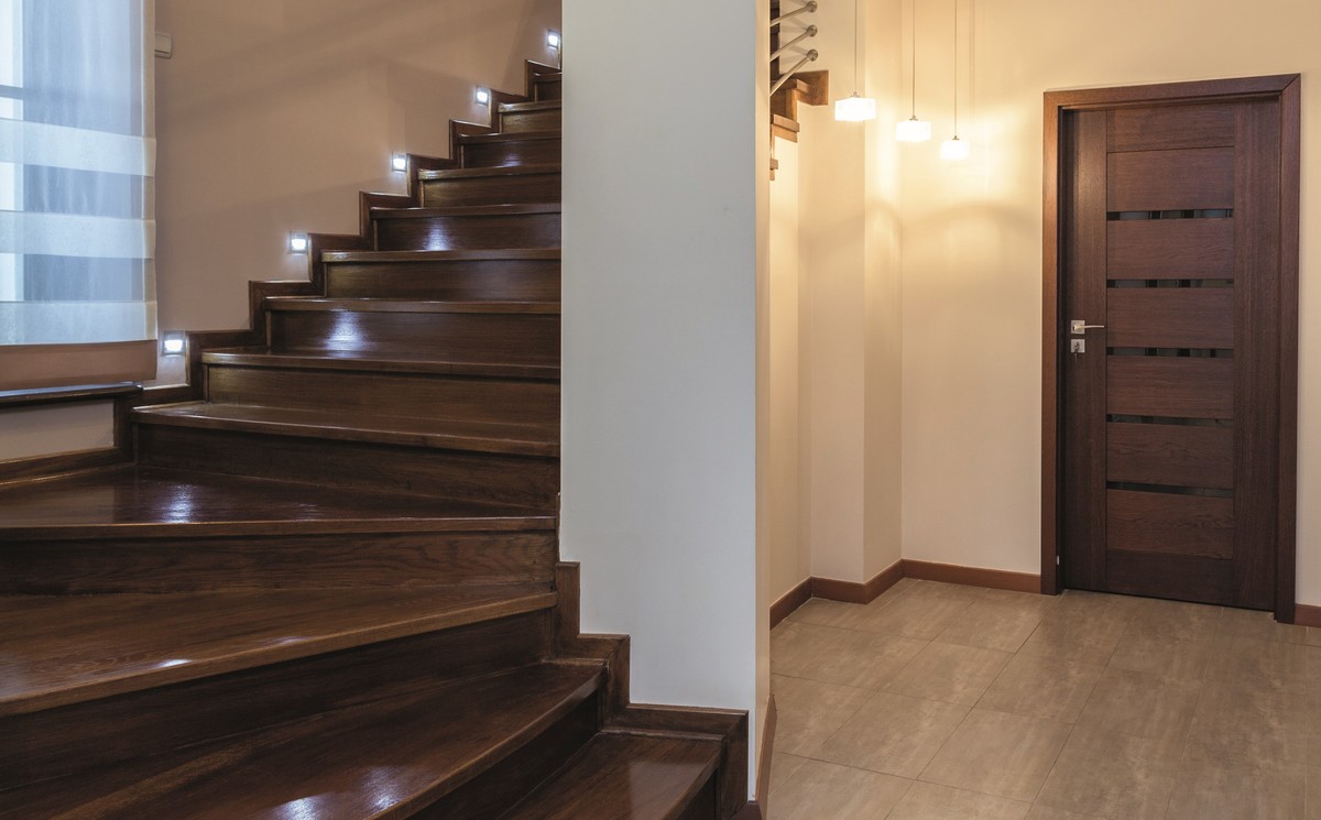 Kanlux estetyczne i bezpieczne doświetlenie przestrzeni, w której znajdują się schody.