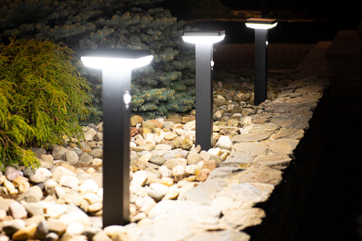 Ścieżki w ogrodzie- lampy solarne, lampy z czujnikiem ruchu  Kanlus SOLCA, Kanlux INVO