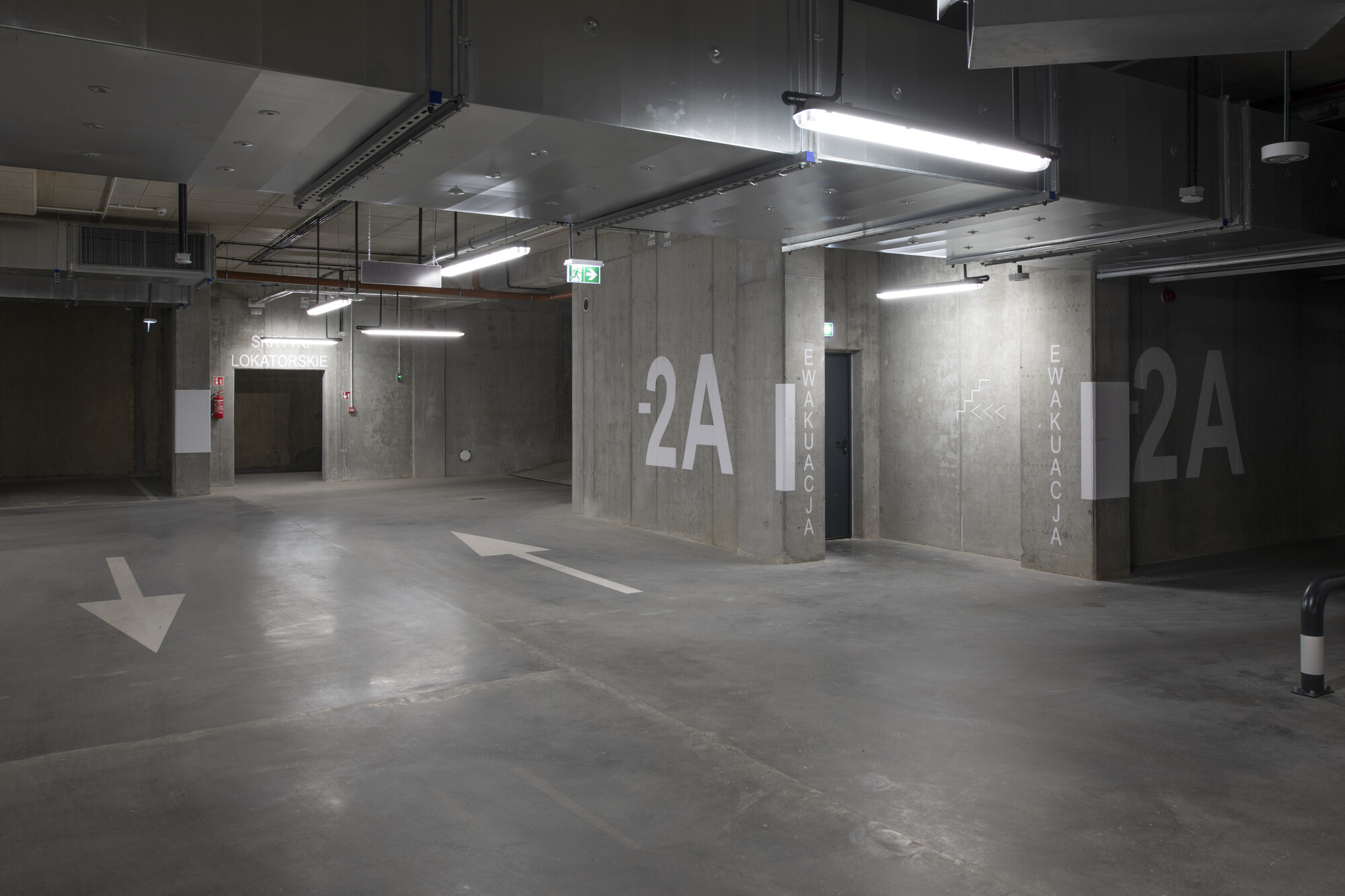 Świetlówki Kanlux T8 LED GLASSv3 w szklanym korpusie - profesjonalne oświetlenie do biur, magazynów, parkingów i wielu innych miejsc.