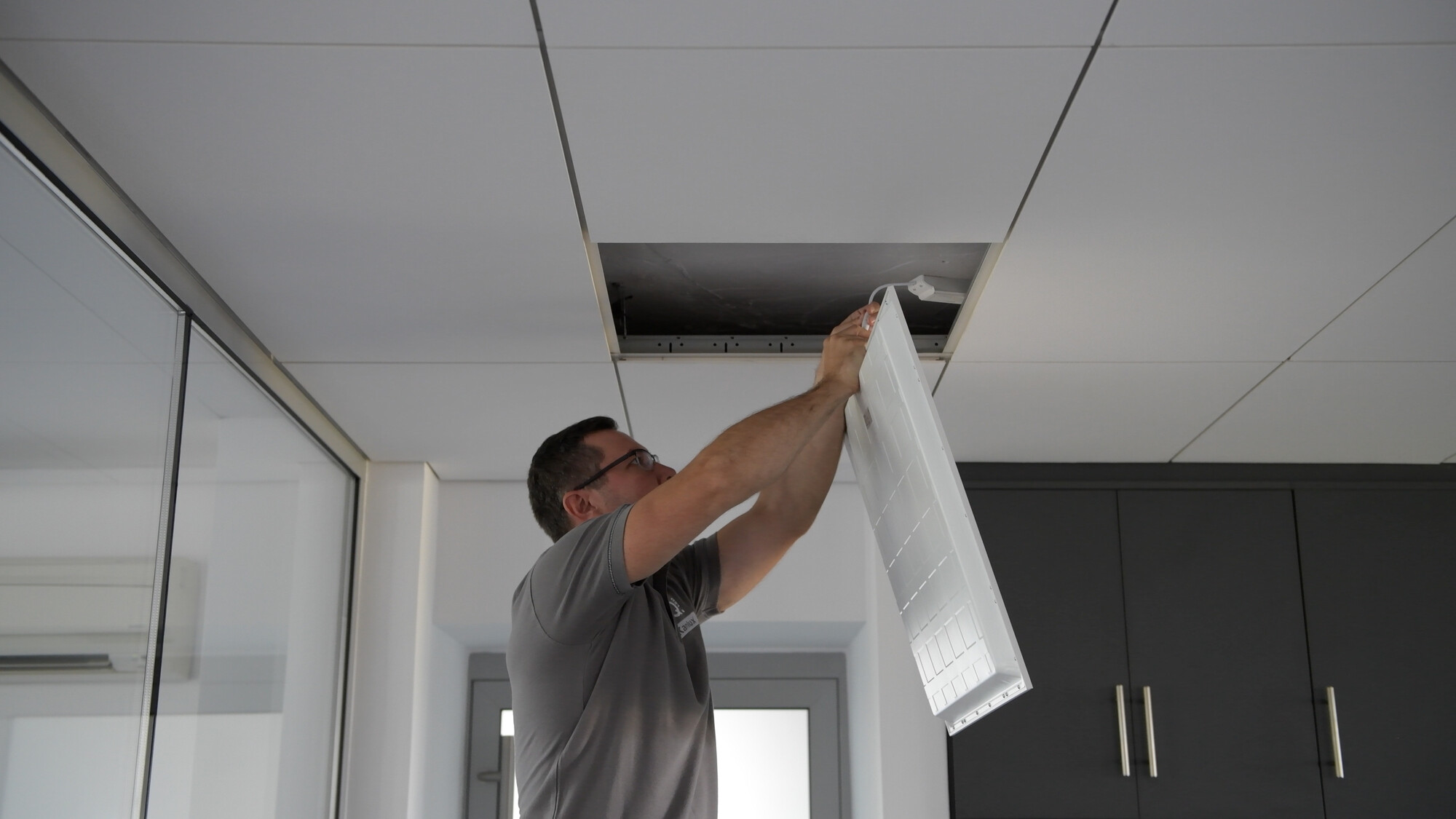 Seria opraw podtynkowych backlite Kanlux BLINGO - innowacyjne rozwiązania do oświetlenia przestrzeni łatwa instalacja i konserwacja.