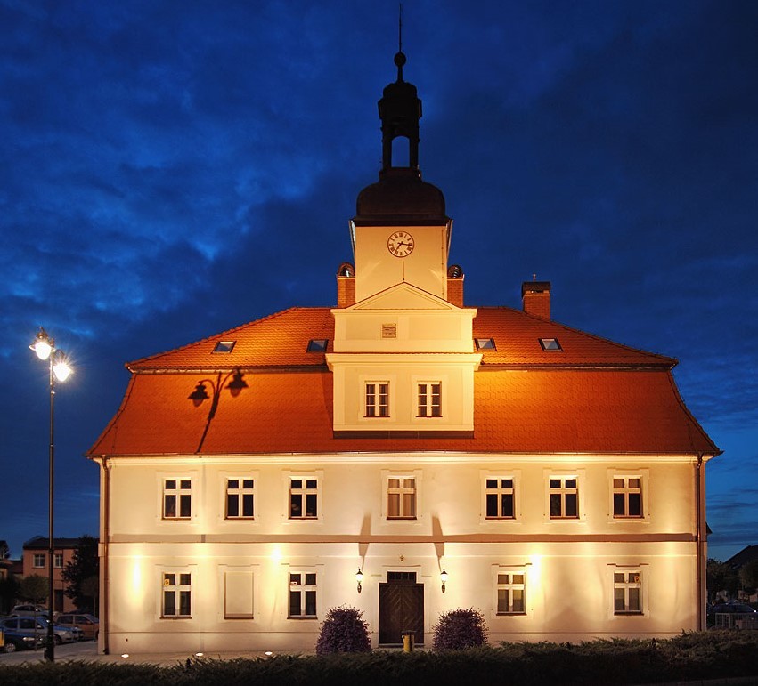 Illumination des barocken Rathauses in Bnin - 4