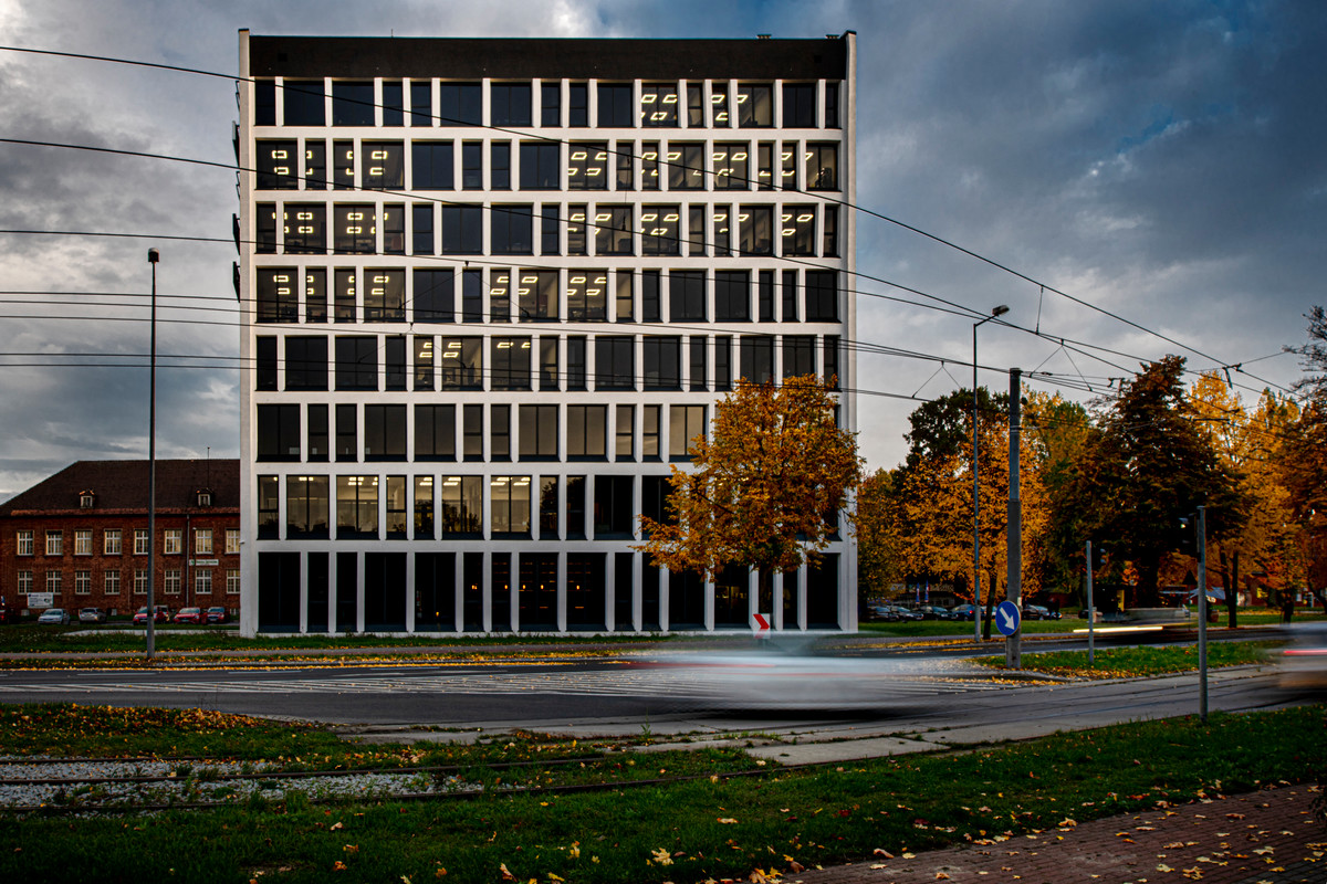 Modernizácia kancelárskej budovy zo 70. rokov v meste Gorzów Wielkopolski - 1